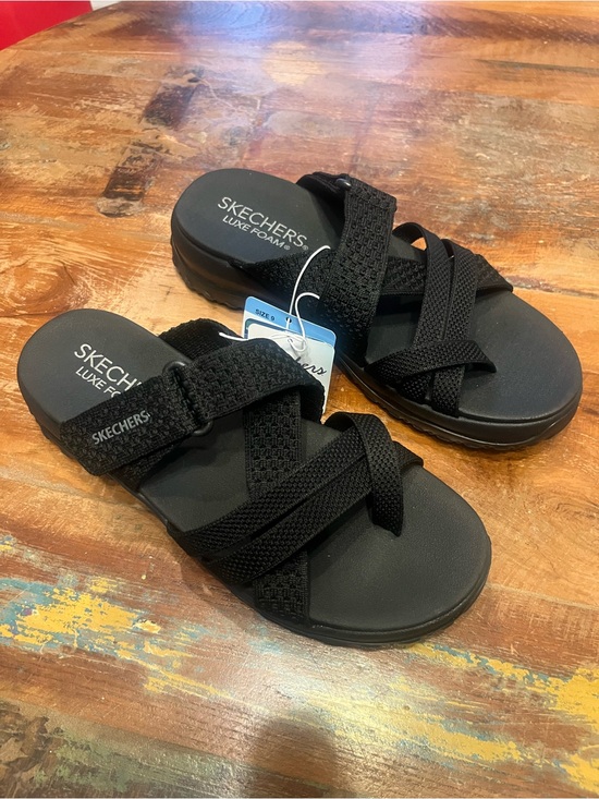 Skechers Shoes - NWT Skechers Women’s Flip Flops